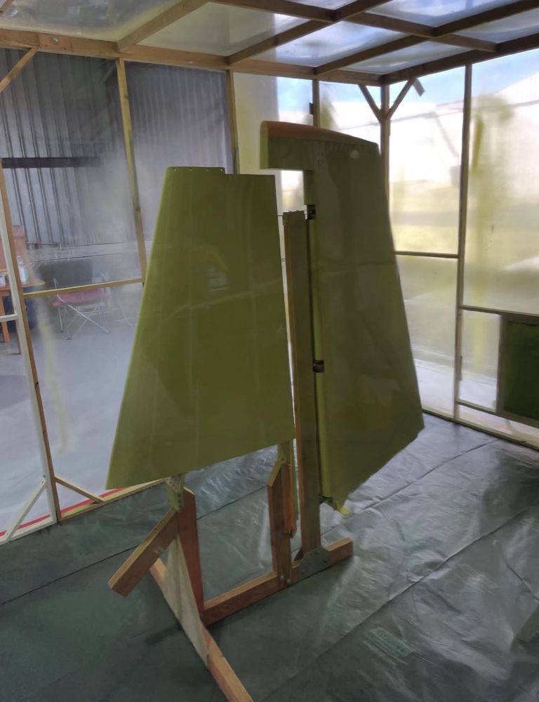 Tail surfaces in primer